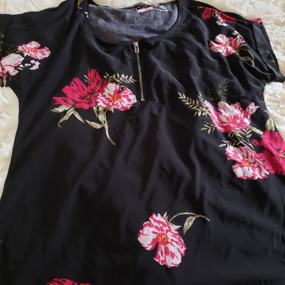 Black Floral Short-sleeved Shirt - Picture 2 of 3